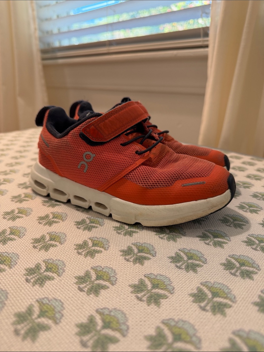 On Running Kids Mesh Hook-and-Loop Sneakers
